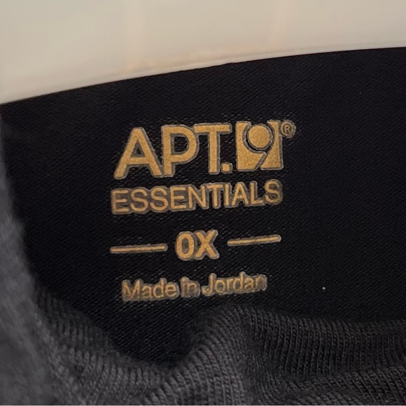 Apt. 9 Essentials short sleeved knit top. Ruched mock turtleneck. Black. - Picture 4 of 5